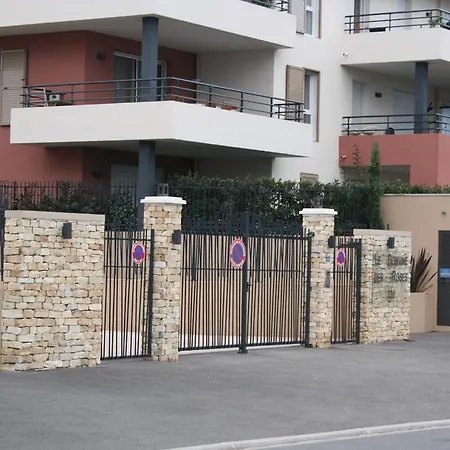 Апартаменты Le Domaine Des Roses *